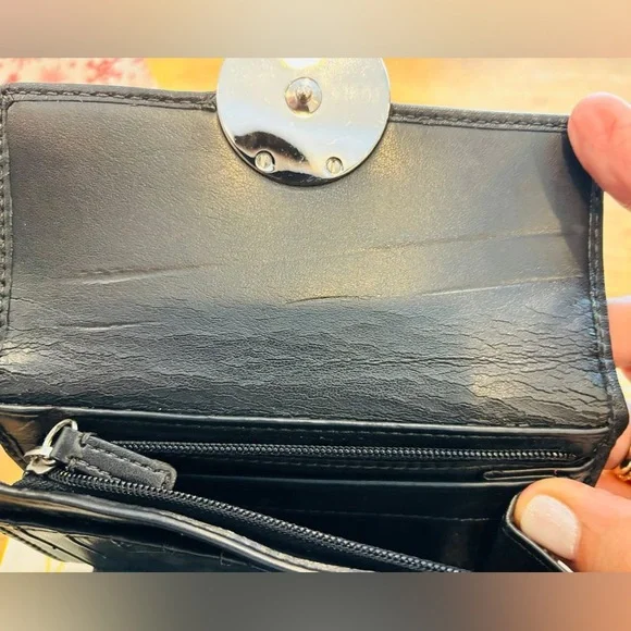Coach Black Leather Bifold Wallet.. Not New.. only worn a few times.. - Picture 7 of 10